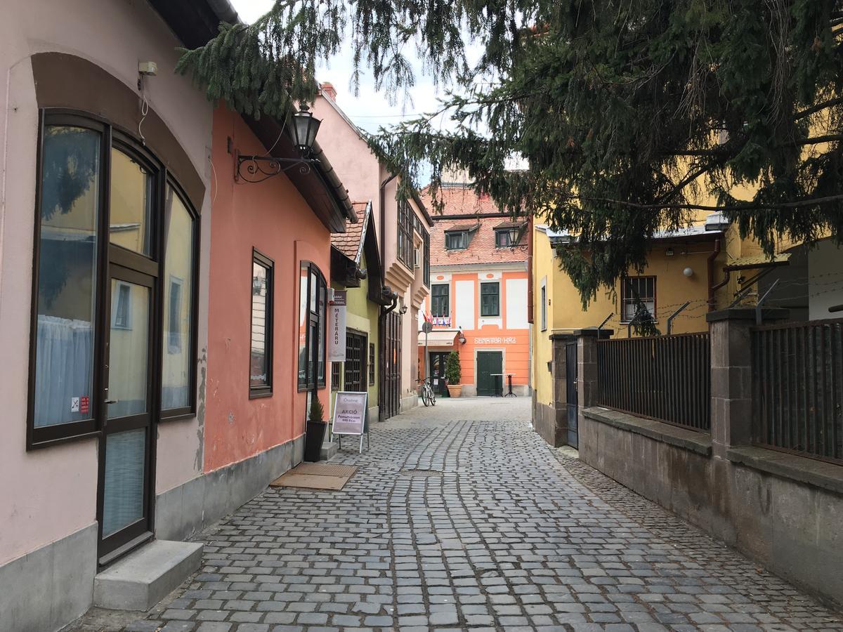 Macskako Apartman Eger Eksteriør bilde